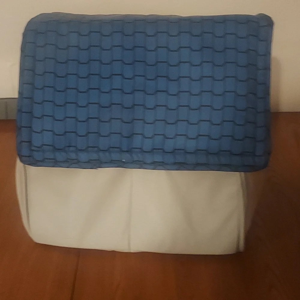 Dog or cat house/bed